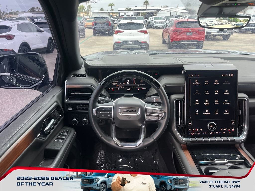 Used 2025 GMC Yukon XL Denali w/ Denali Reserve Package image 14