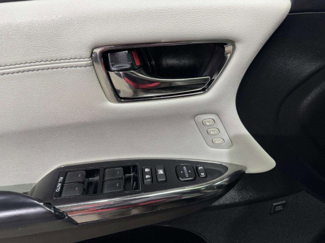Used 2018 Toyota Avalon Limited image 9
