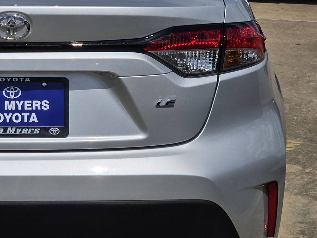 Used 2026 Toyota Corolla LE FWD image 9