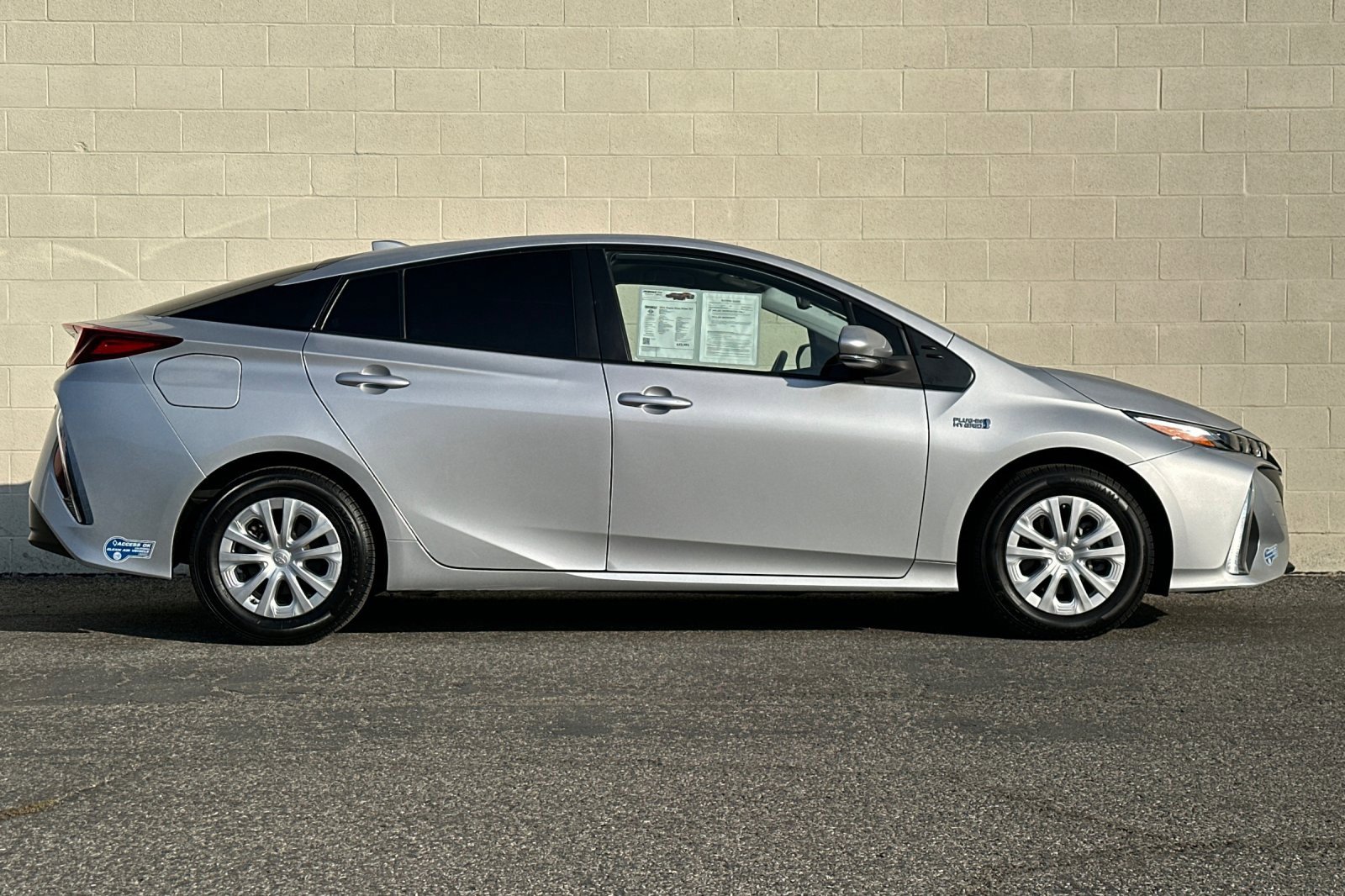 Used 2021 Toyota Prius Prime XLE image 3