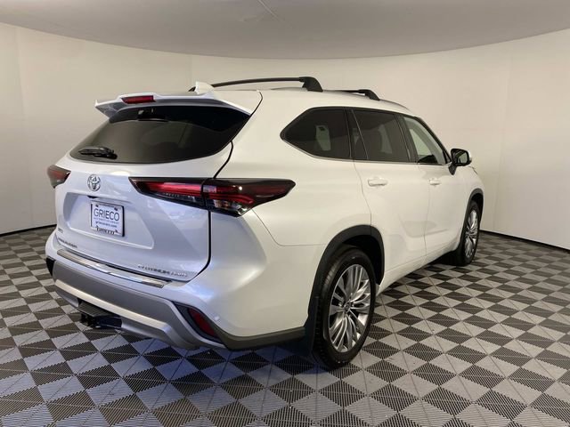 Used 2025 Toyota Highlander Platinum AWD/4WD image 9