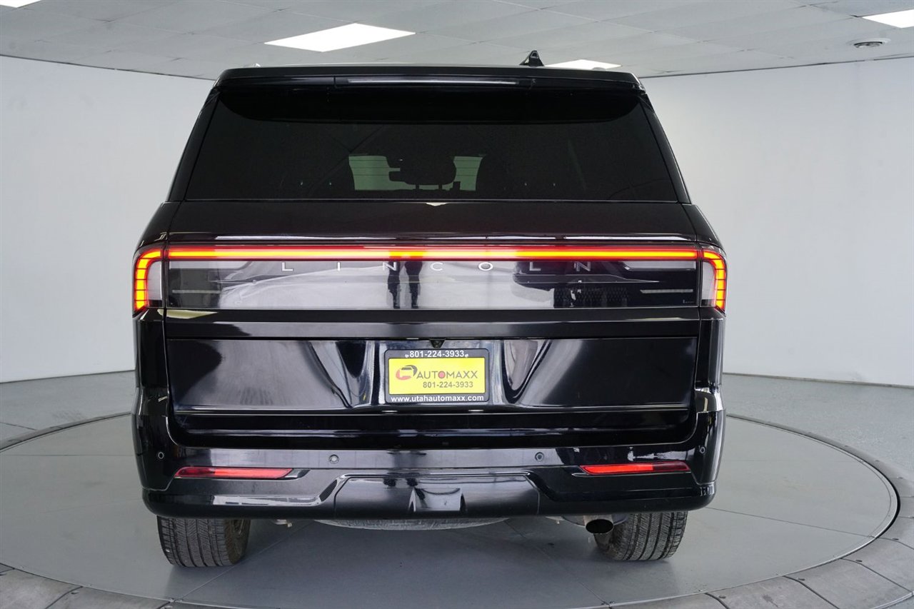 Used 2025 Lincoln Navigator Reserve image 14
