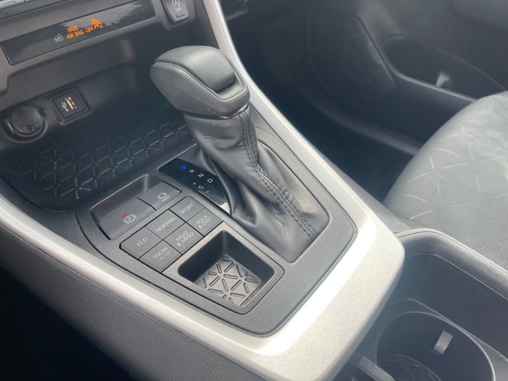 Used 2025 Toyota RAV4 XLE AWD/4WD image 19