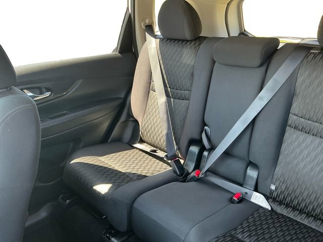 Used 2017 Nissan Rogue SV w/ SV Premium Package image 16