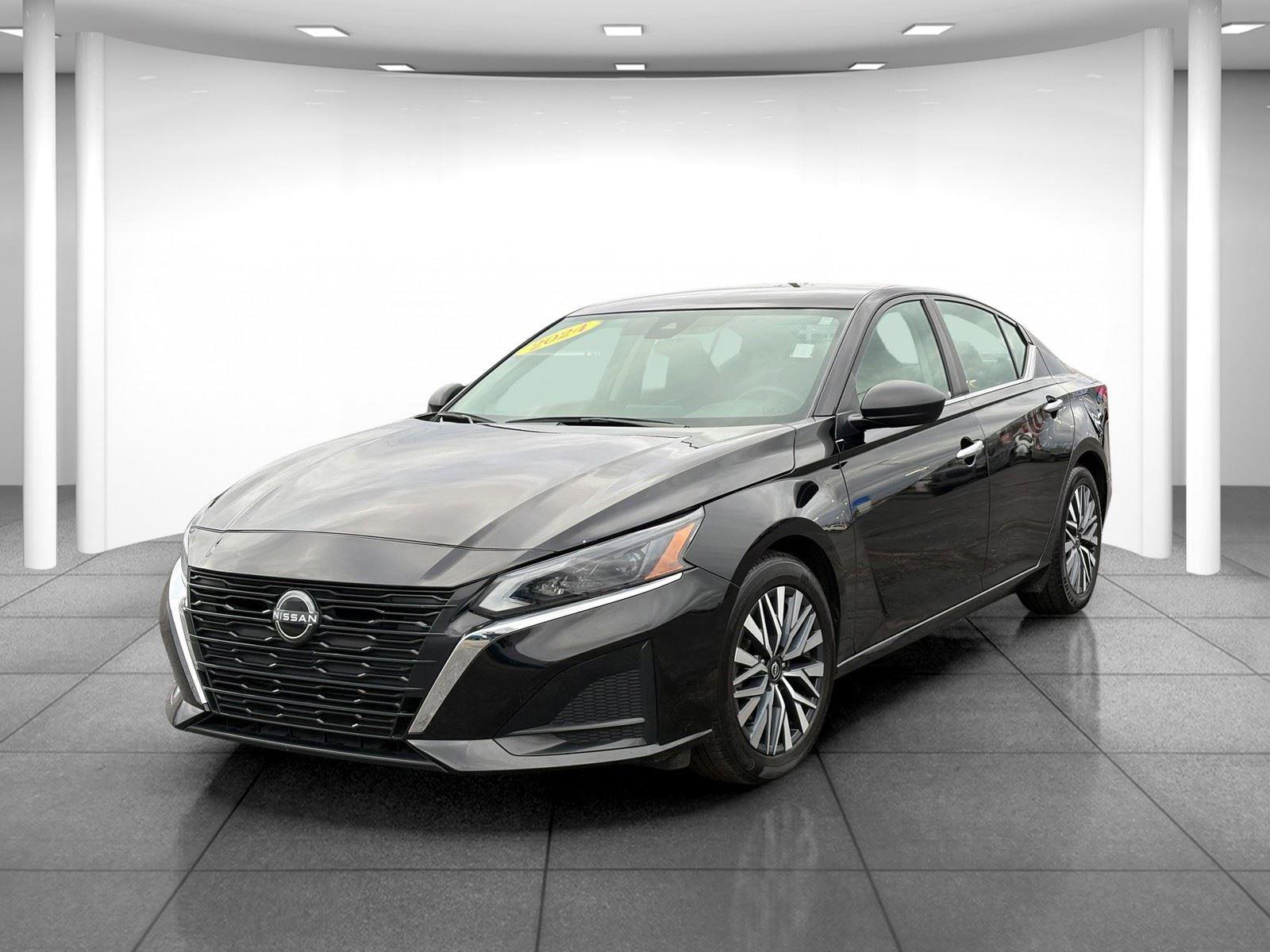 Used 2024 Nissan Altima 2.5 SV image 3