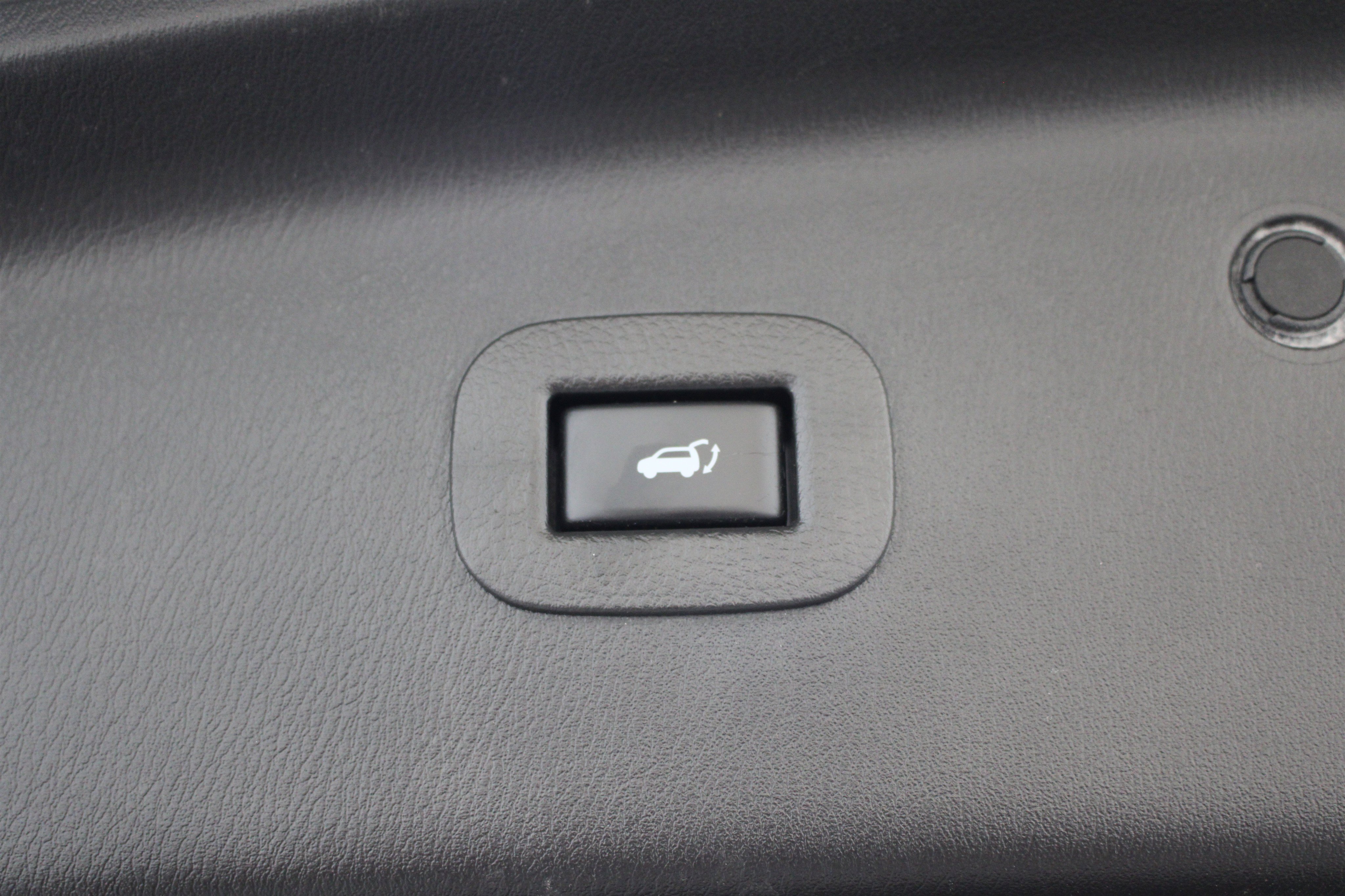 Used 2011 INFINITI QX56 4WD w/ Deluxe Touring Pkg image 28
