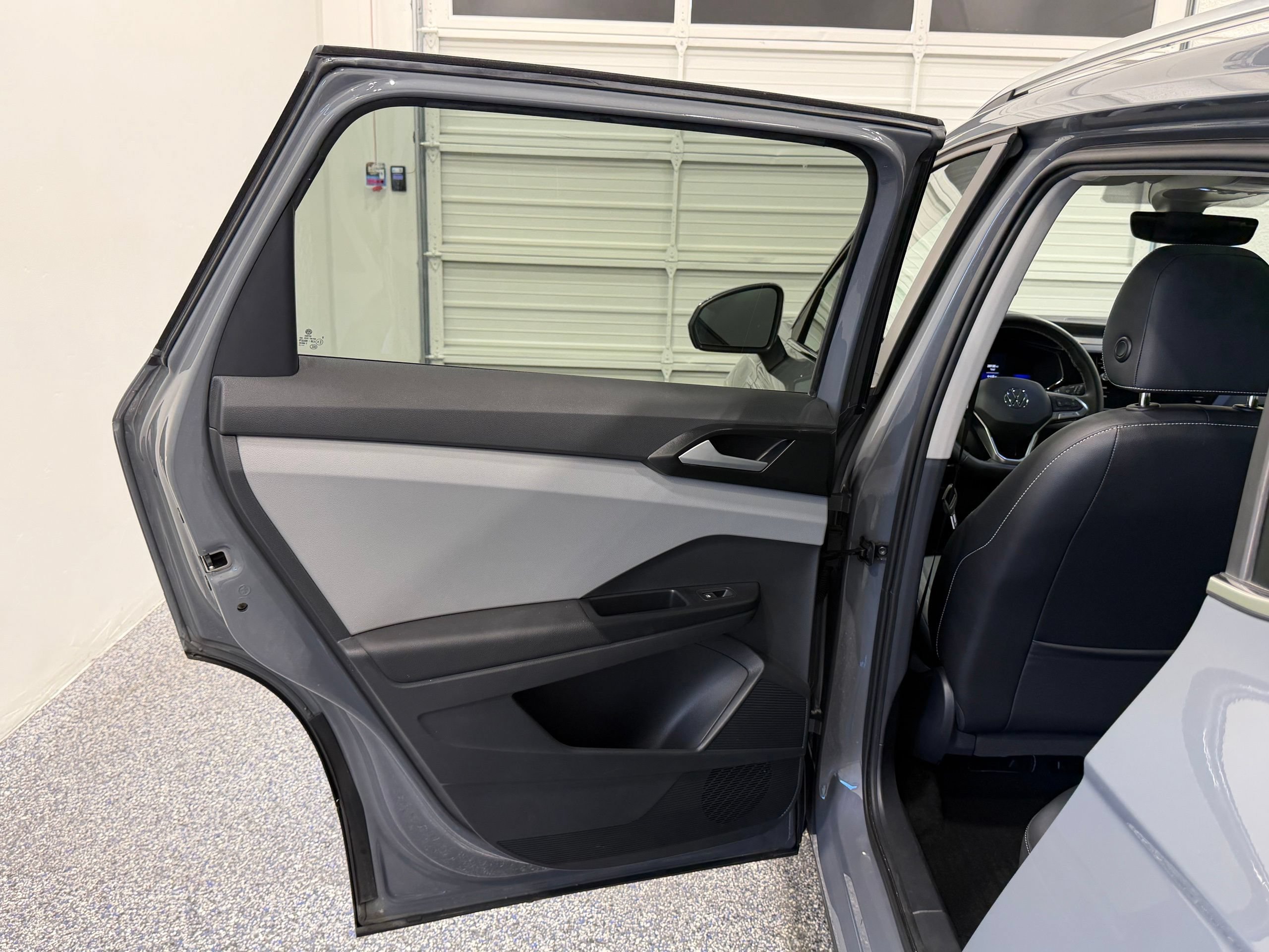 Used 2023 Volkswagen Taos SE w/ Panoramic Sunroof Package FWD image 21