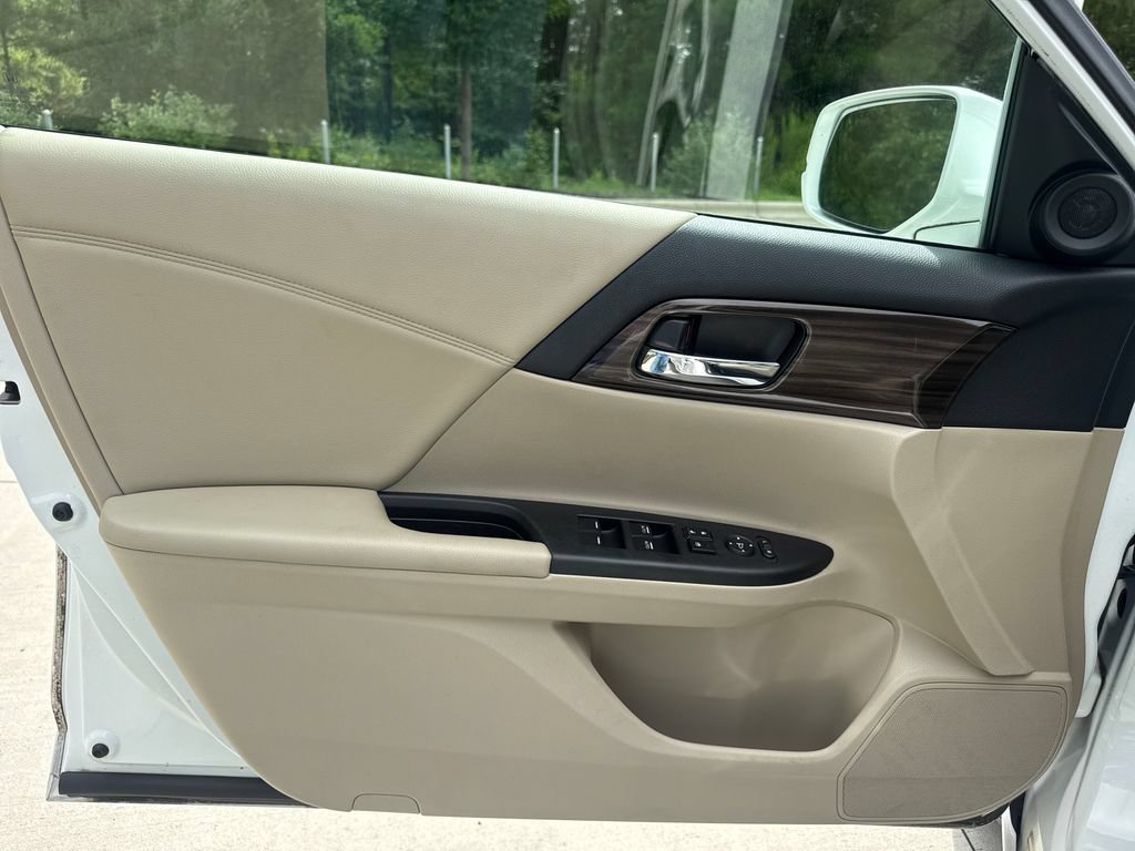Used 2016 Honda Accord EX image 14