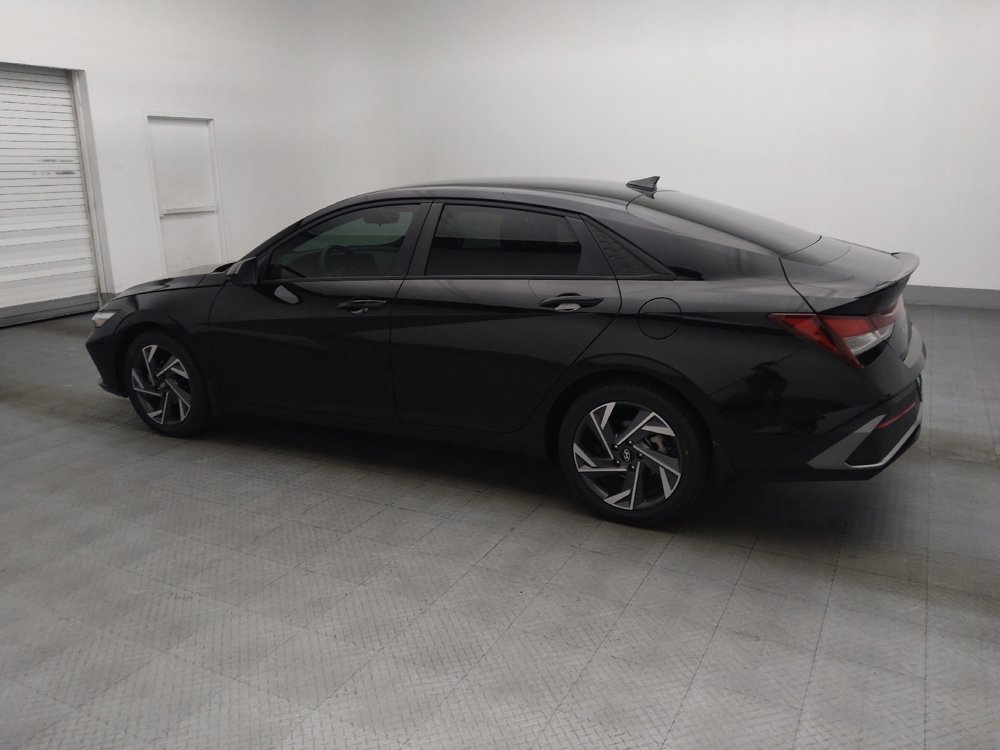 Used 2025 Hyundai Elantra Sport FWD image 3