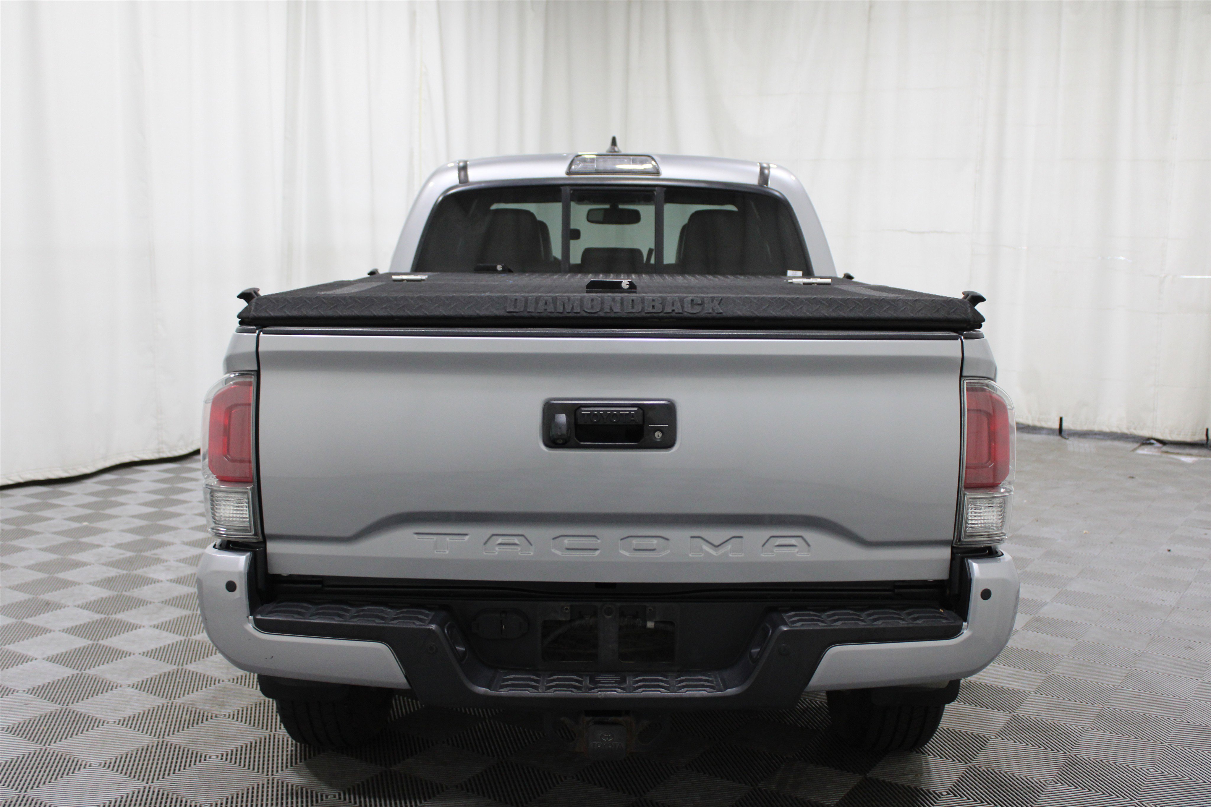 Used 2016 Toyota Tacoma Limited image 39