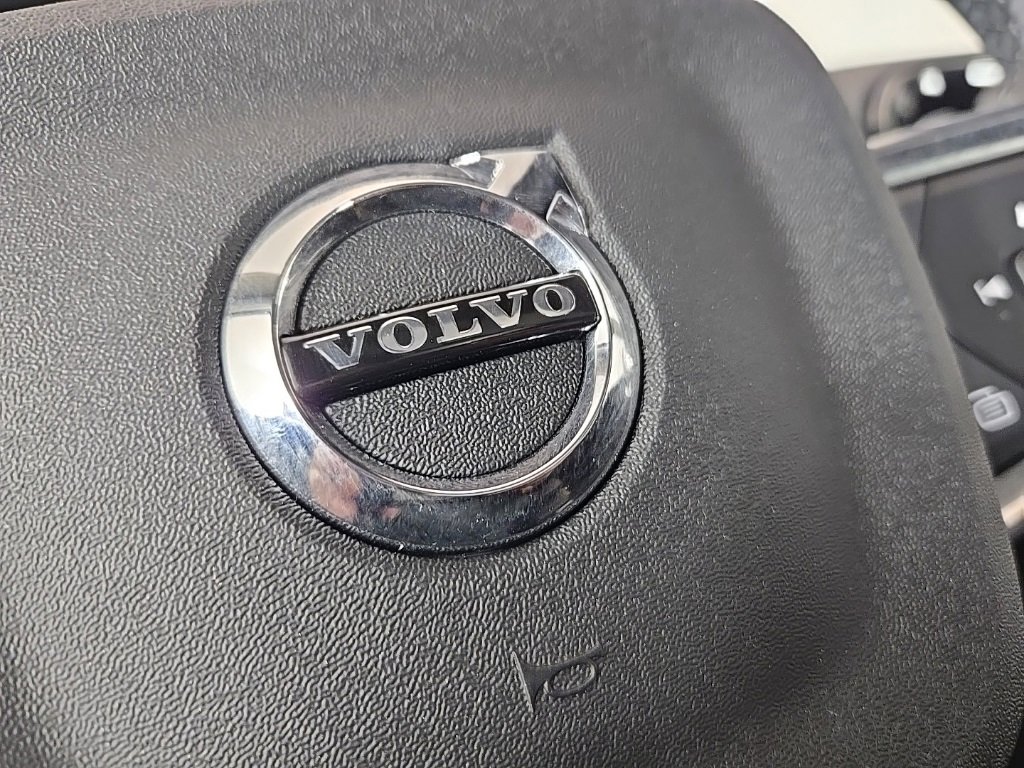 Certified 2023 Volvo XC40 B5 Plus w/ Protection Package Premier image 29