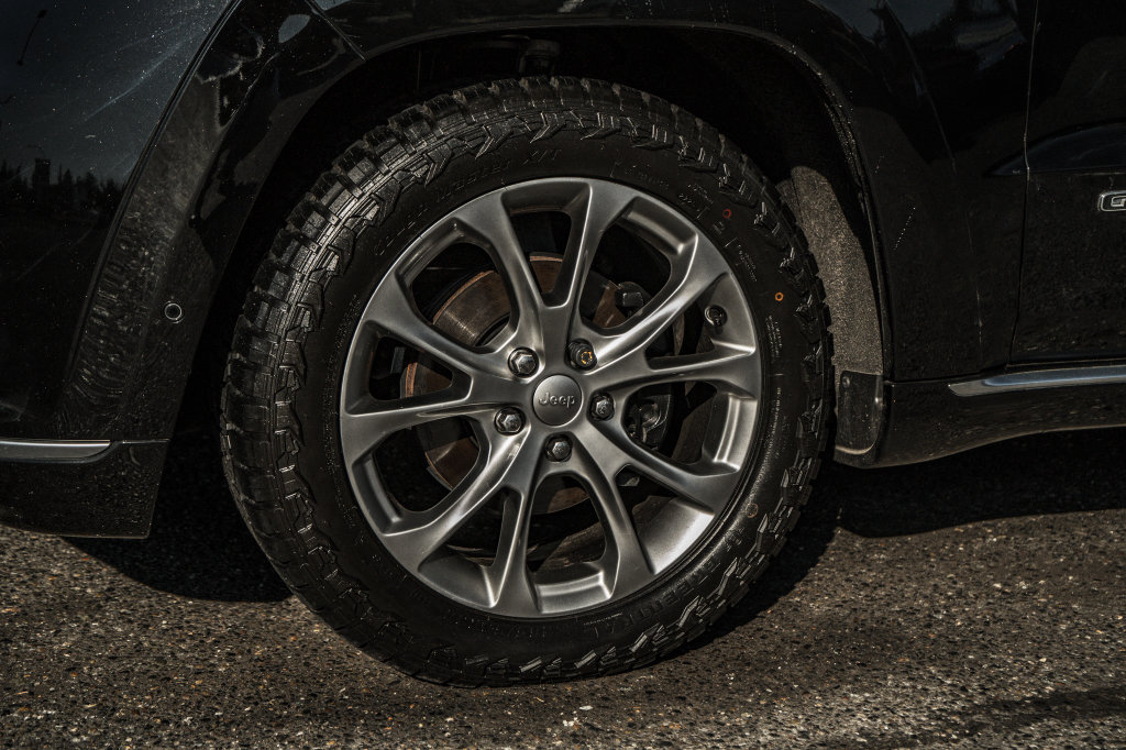 Used 2019 Jeep Grand Cherokee Summit AWD/4WD image 19