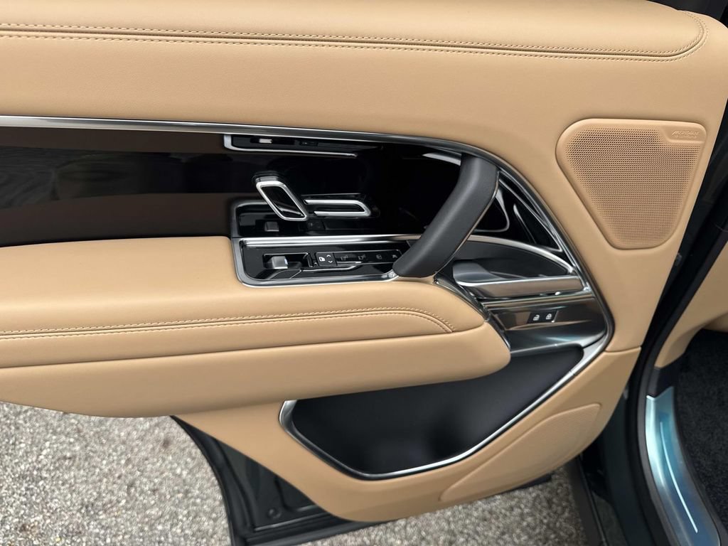 New 2026 Land Rover Range Rover SE AWD/4WD image 13