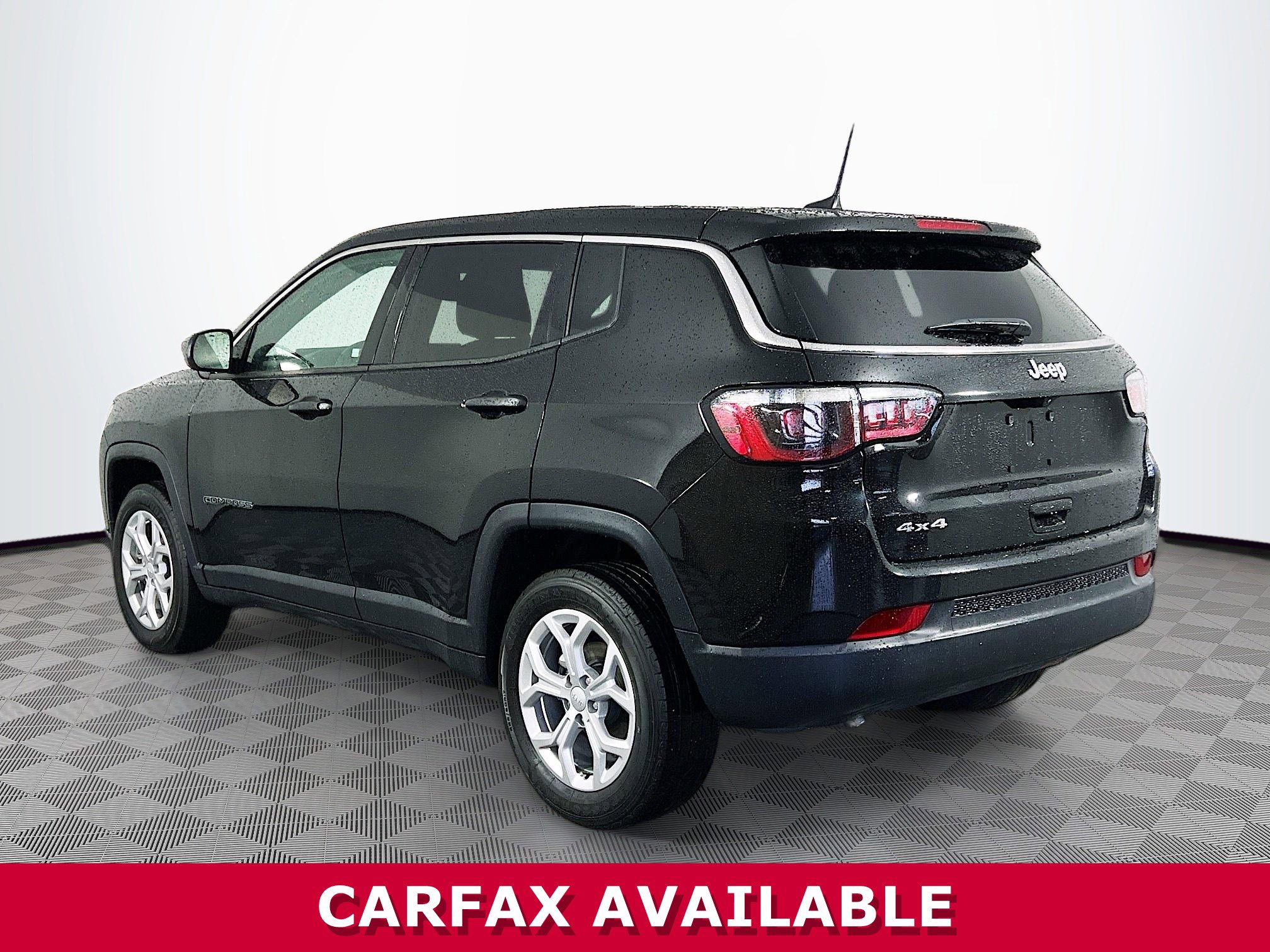 Used 2024 Jeep Compass Sport image 28