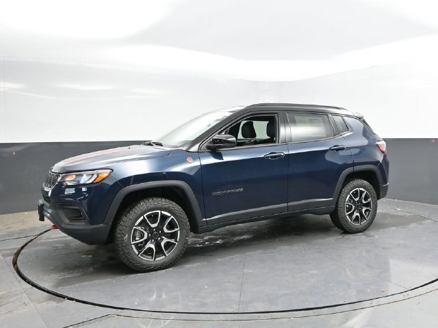 New 2026 Jeep Compass Trailhawk w/ Trailer Tow Group AWD/4WD image 6