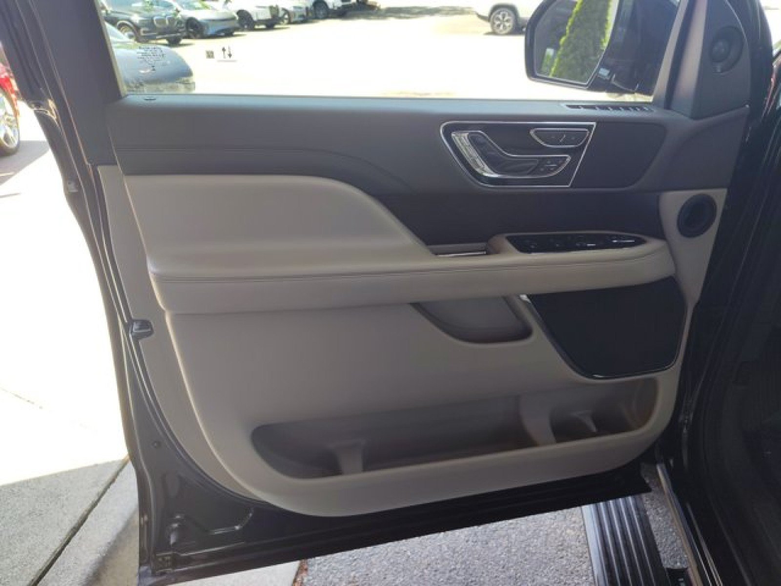Used 2023 Lincoln Navigator Reserve AWD/4WD image 22