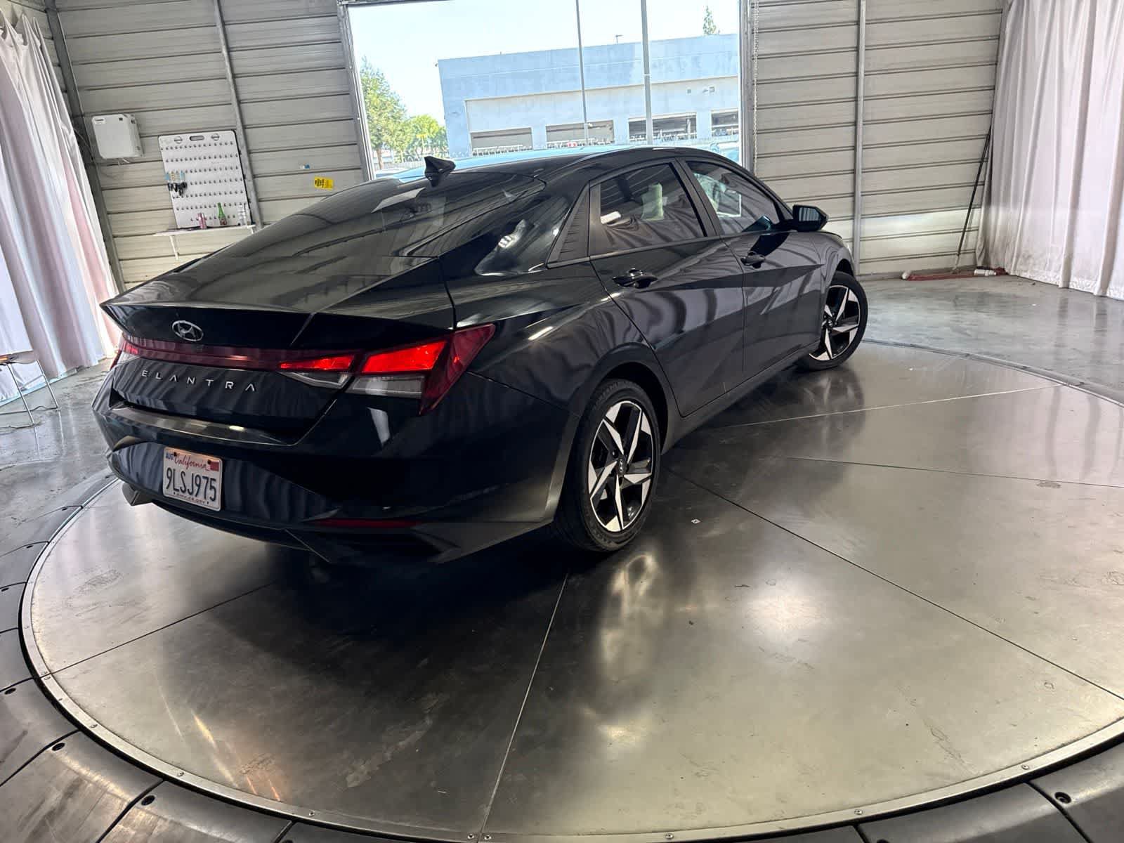 Used 2023 Hyundai Elantra SEL w/ Convenience Package FWD image 5