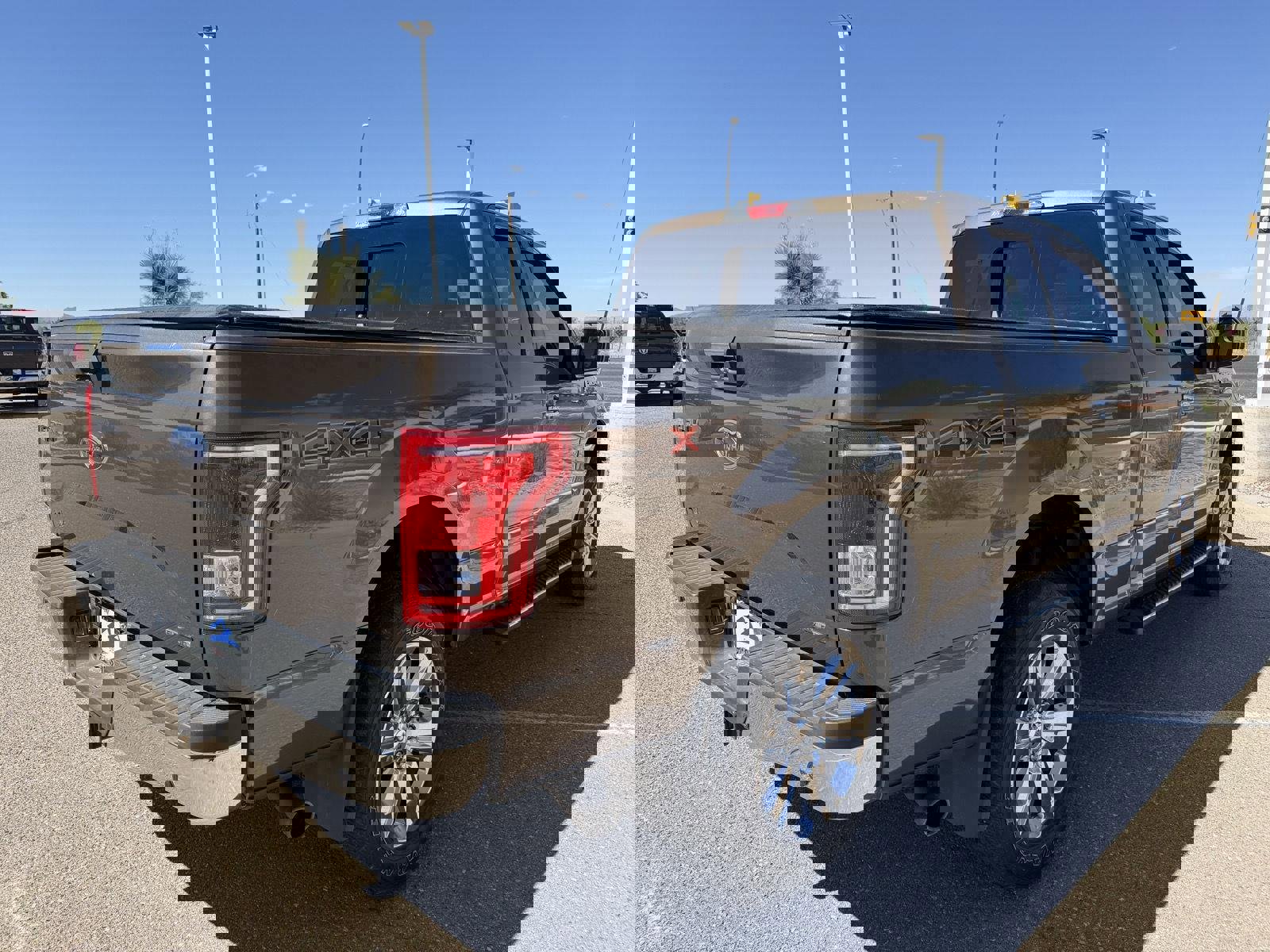 Used 2015 Ford F150 XLT w/ Equipment Group 302A Luxury AWD/4WD image 7