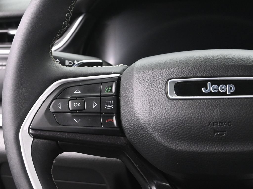 Used 2023 Jeep Grand Cherokee Altitude AWD/4WD image 28