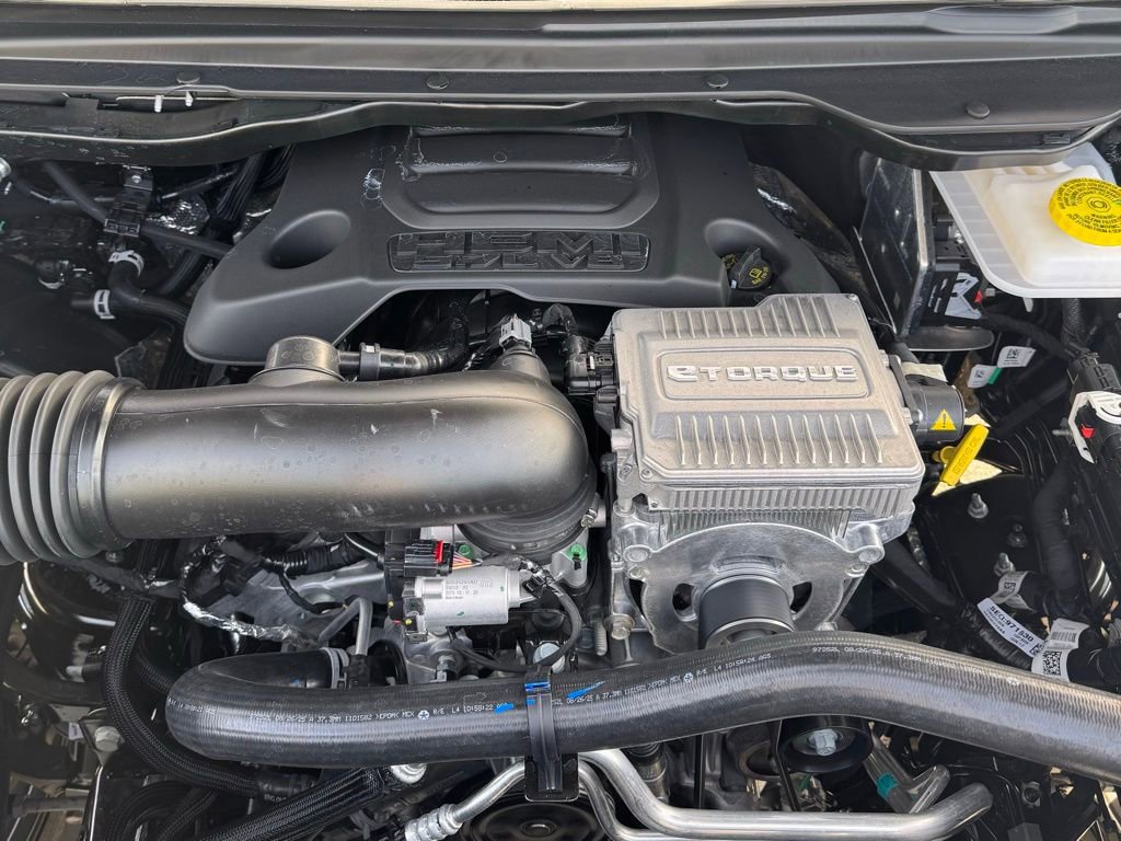 New 2026 RAM 1500 4x4 Crew Cab image 29