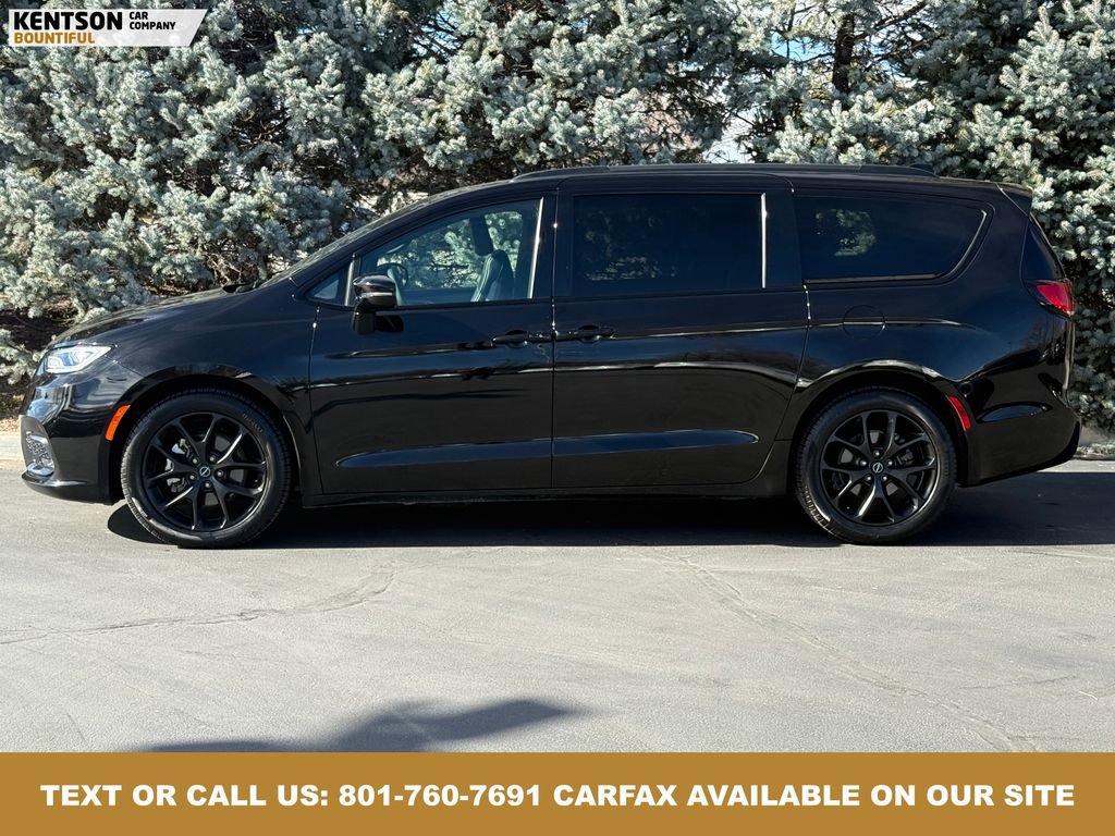 Used 2025 Chrysler Pacifica Limited image 4