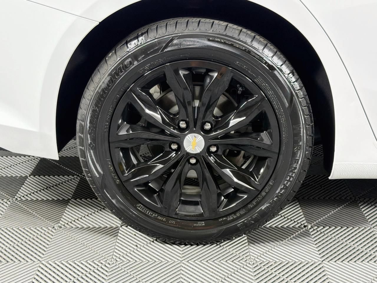 Used 2023 Chevrolet Malibu LT FWD image 30
