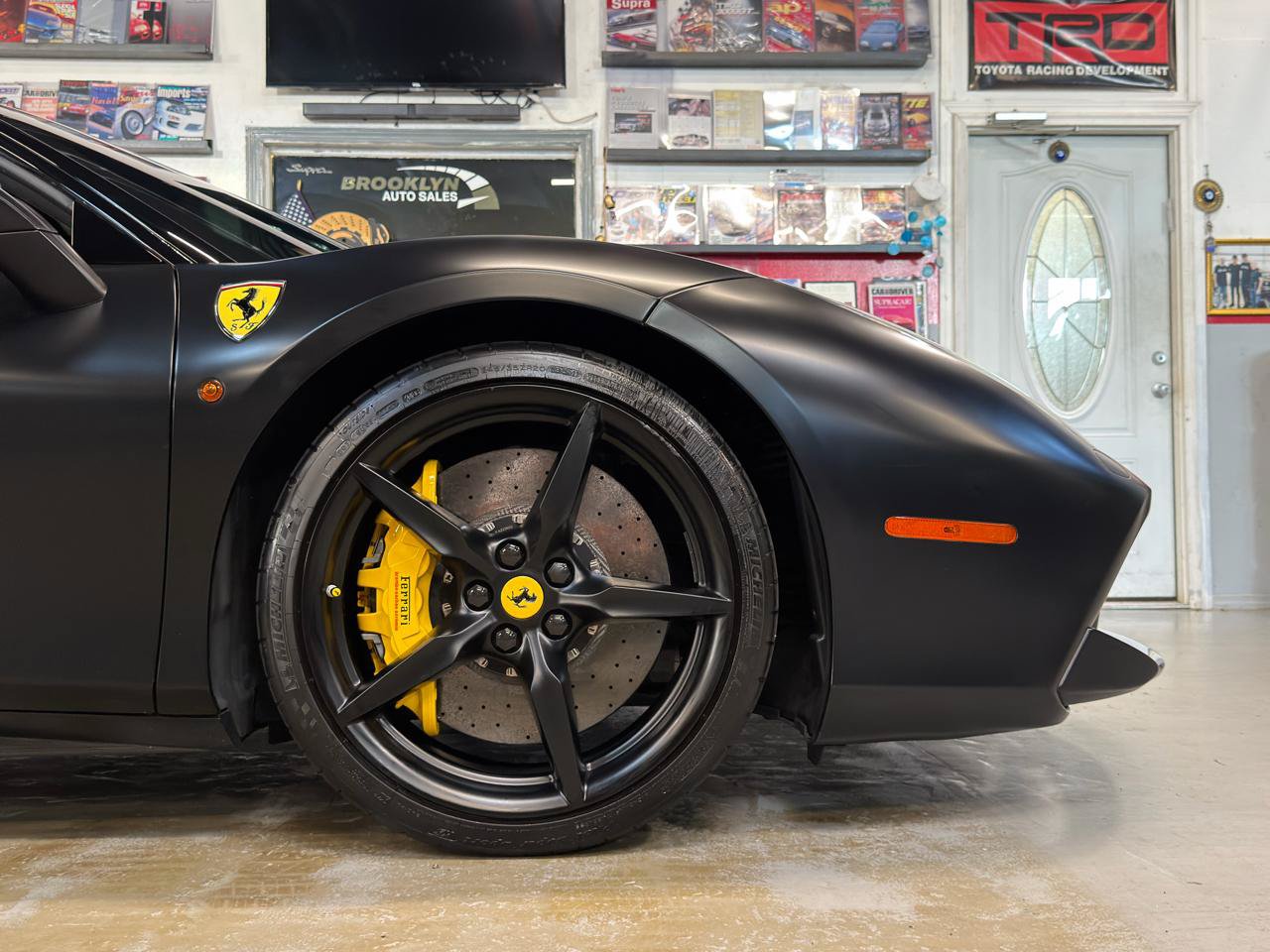 Used 2018 Ferrari 488 GTB RWD image 13