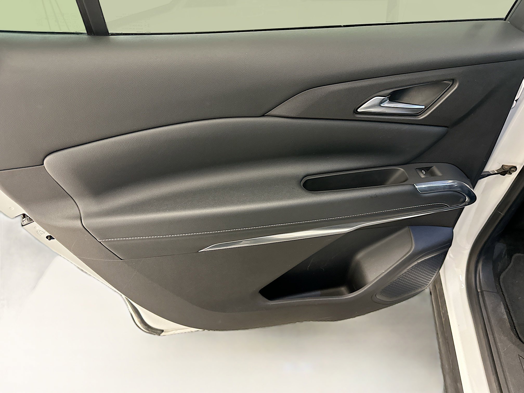 Used 2025 Chevrolet Traverse LT image 26