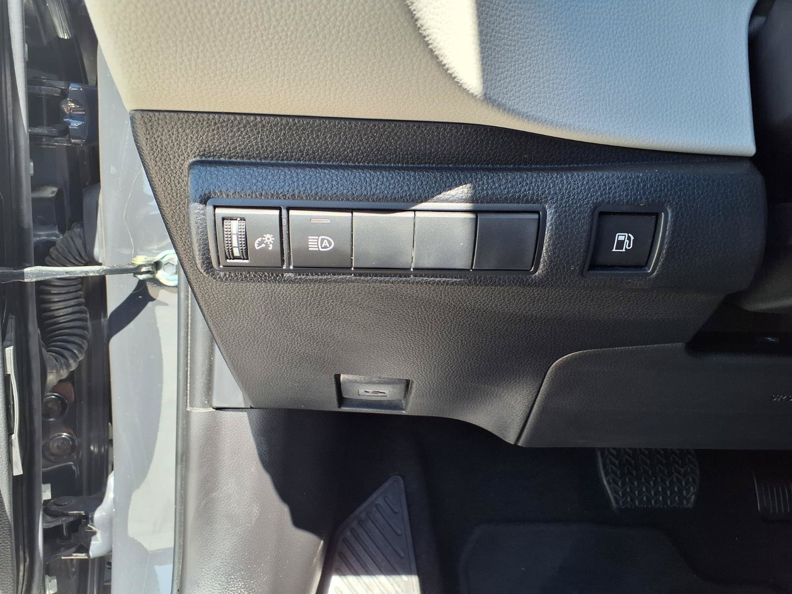 Used 2025 Toyota Corolla LE FWD image 22