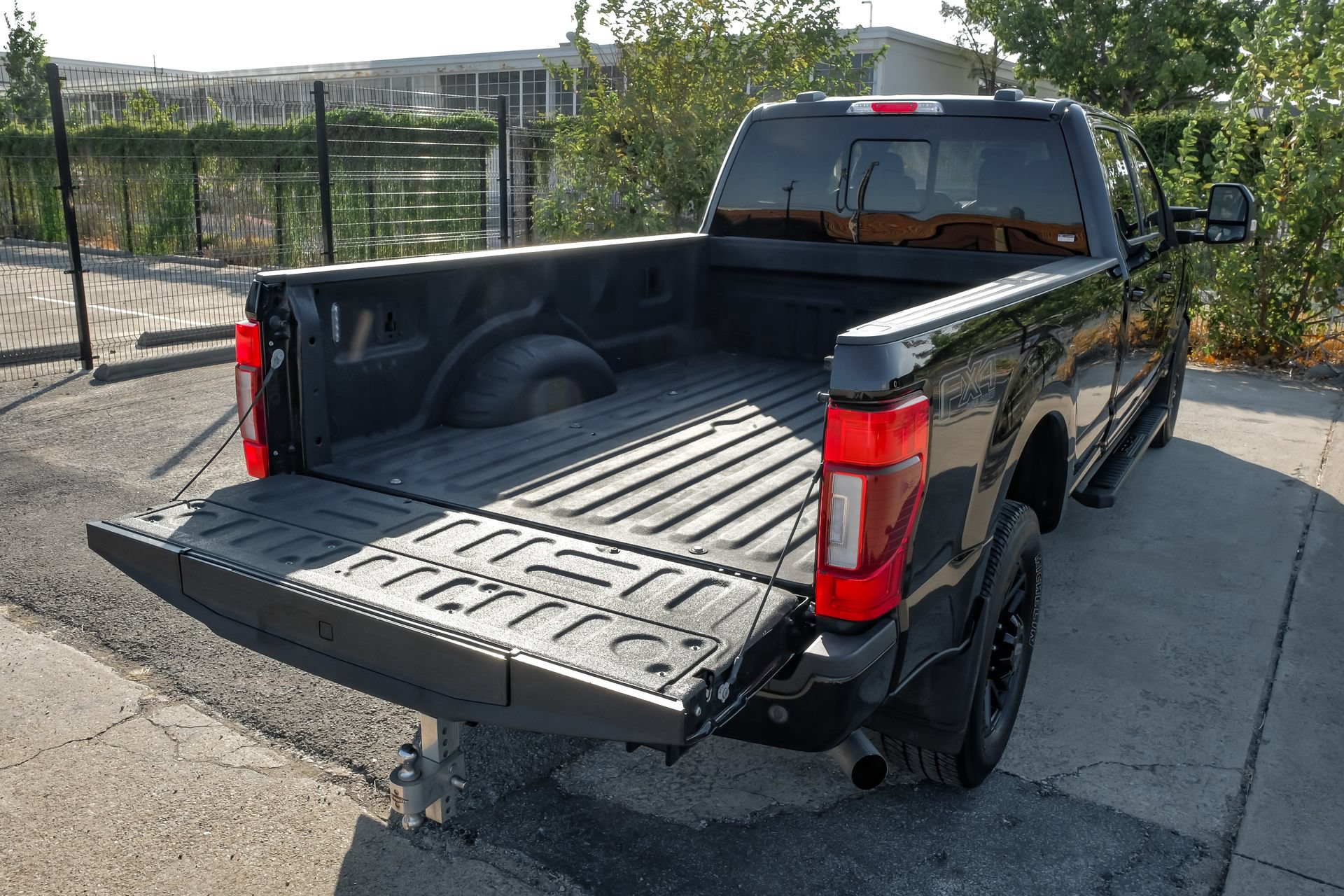 Used 2022 Ford F350 Lariat w/ Black Appearance Package AWD/4WD image 61