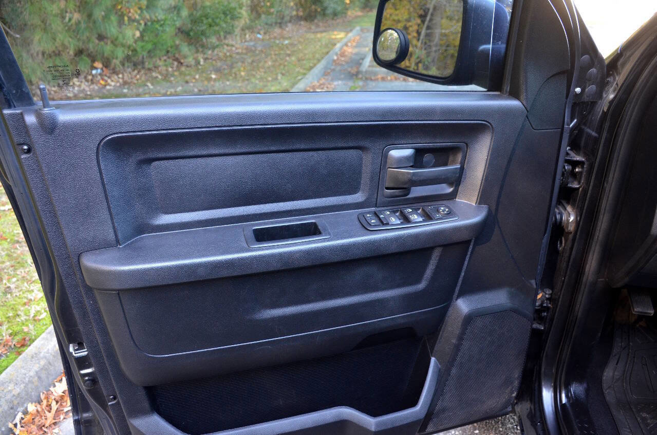 Used 2015 RAM 1500 Express w/ Black Ram 1500 Express Group image 16