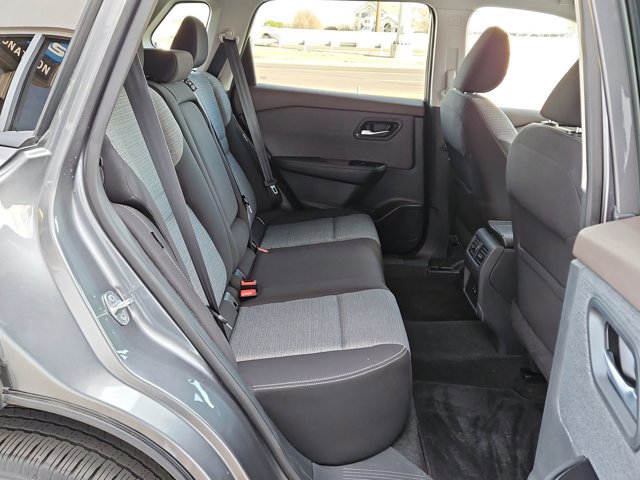 Used 2022 Nissan Rogue SV image 19