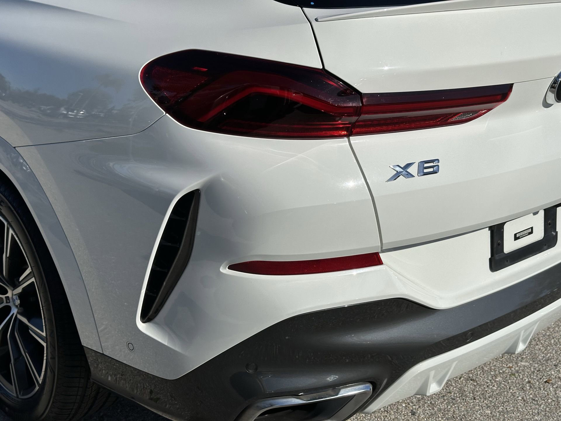 Used 2021 BMW X6 sDrive40i w/ M Sport Package image 10