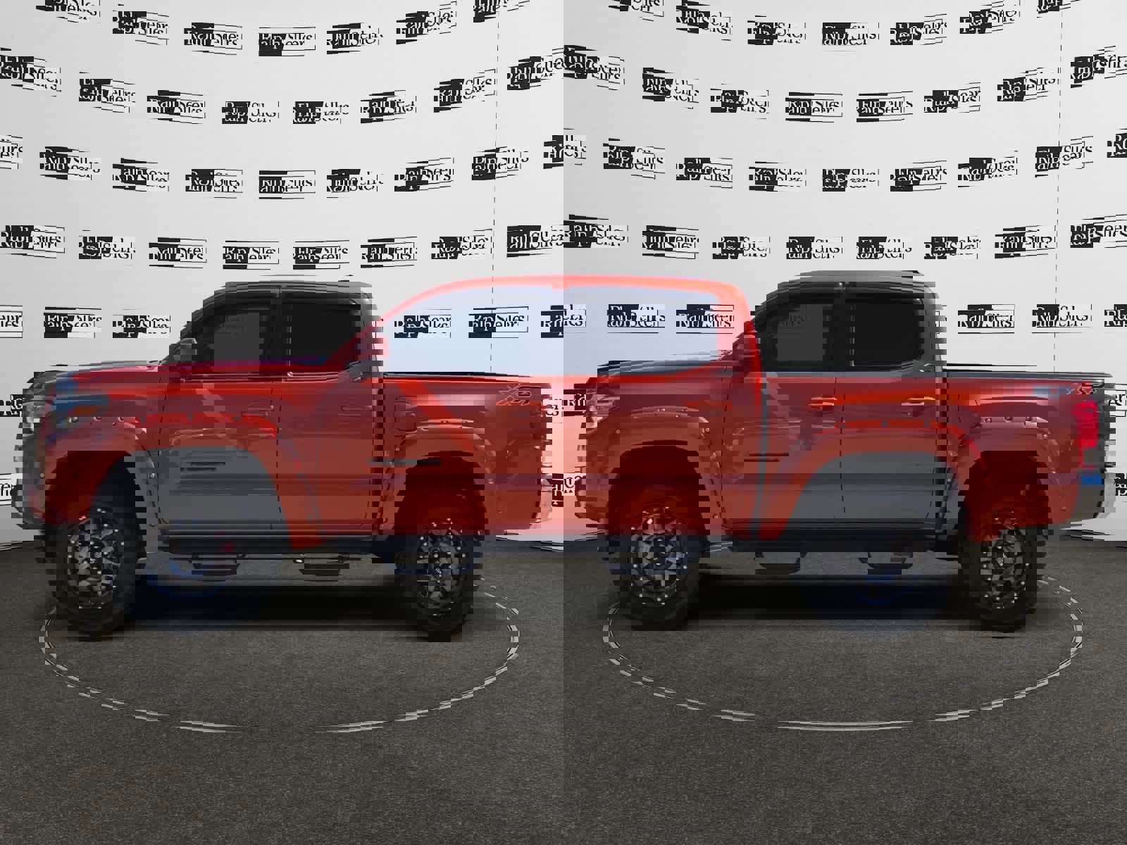 Used 2017 Toyota Tacoma SR5 w/ Tow Package image 3