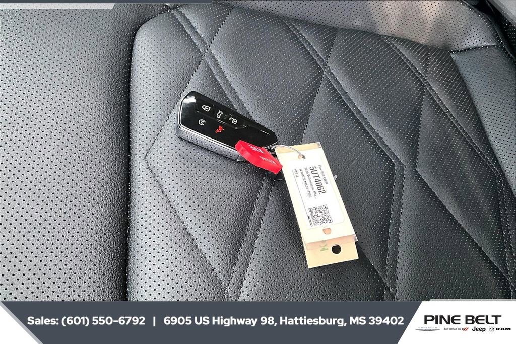 Used 2025 Volkswagen Atlas SE image 9