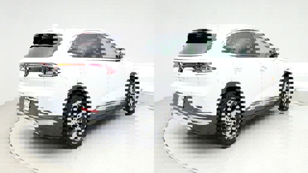 Used 2023 VinFast VF 8 Eco image 5