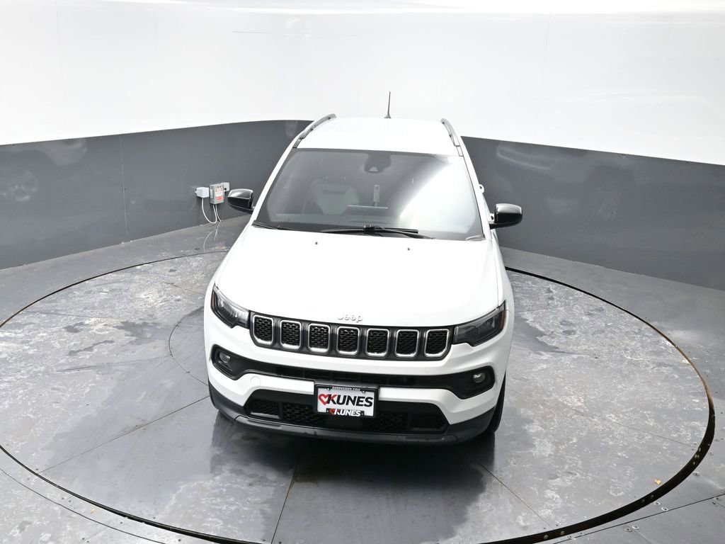 Used 2024 Jeep Compass Latitude image 42