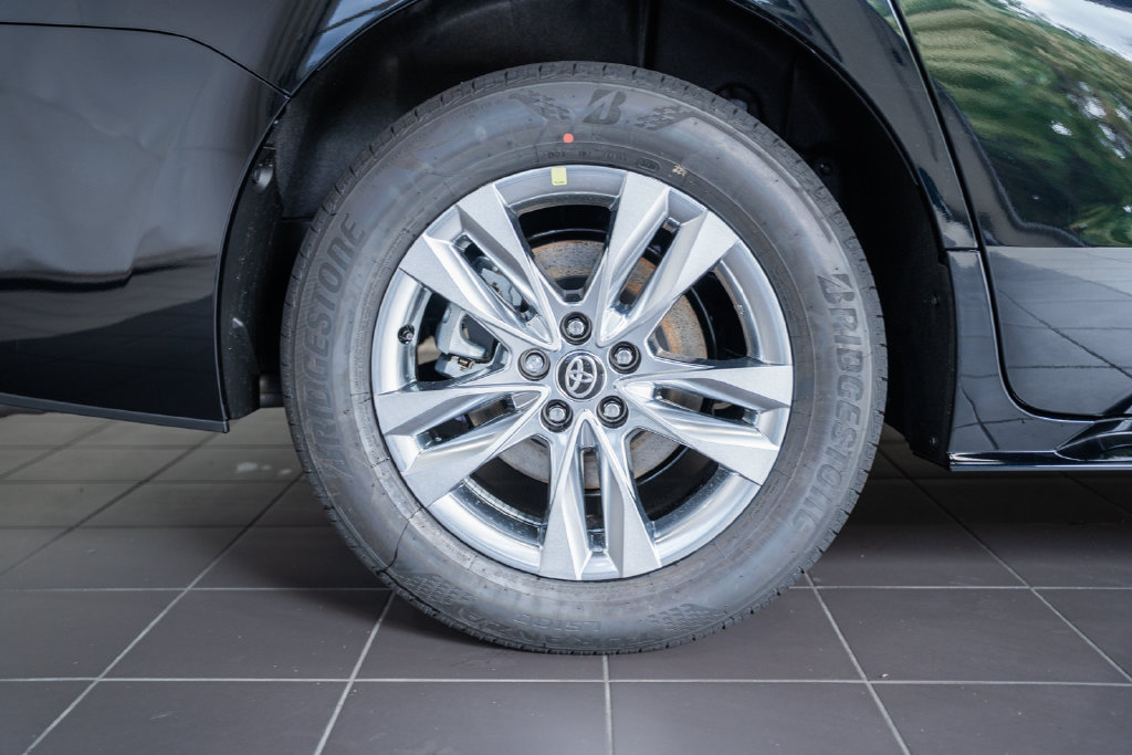 New 2026 Toyota Sienna XLE AWD/4WD image 14