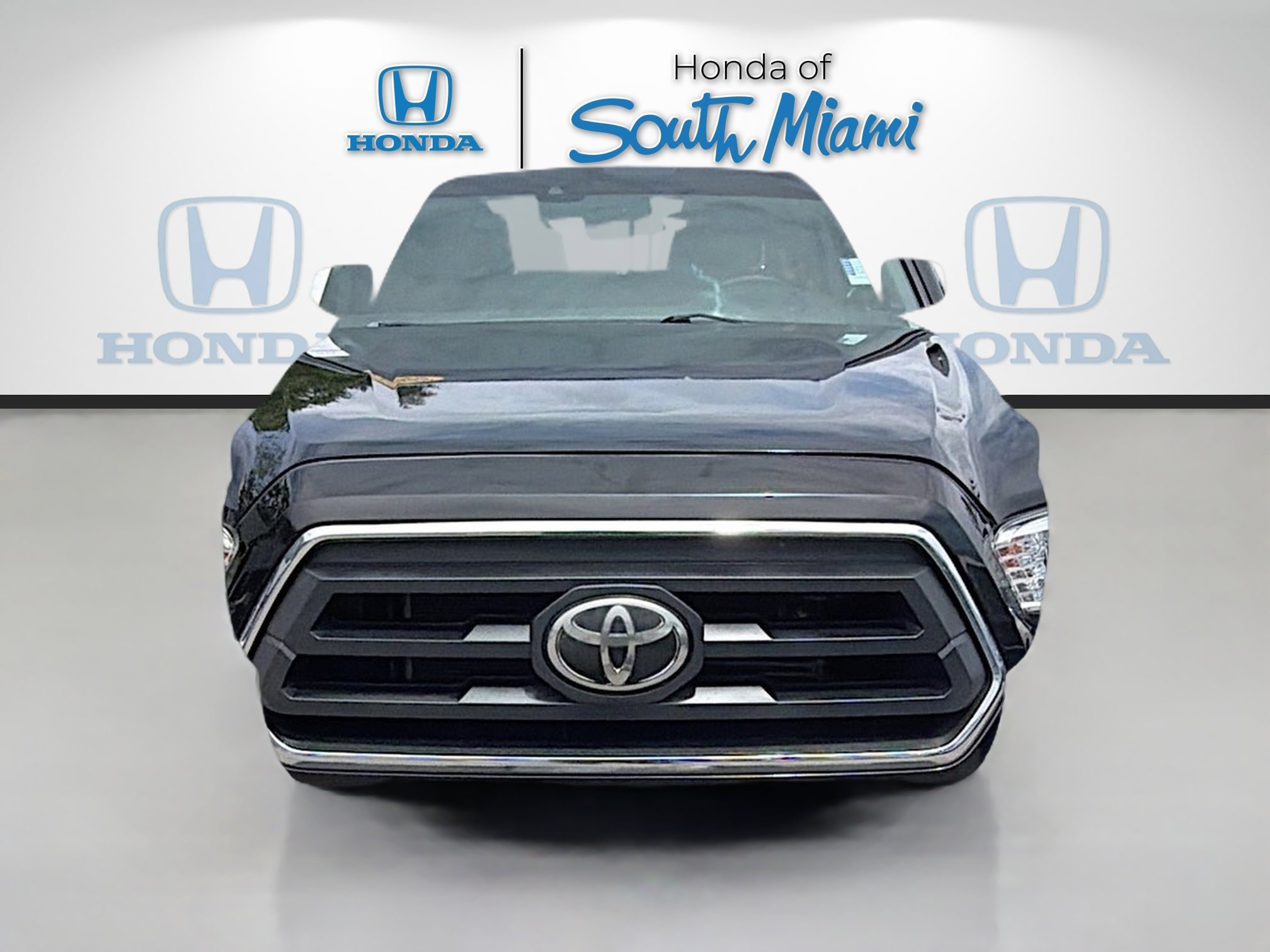 Used 2020 Toyota Tacoma SR5 image 2