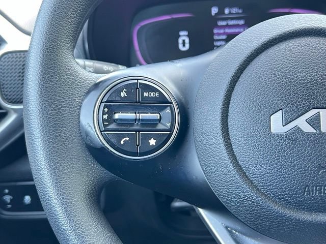 Certified 2025 Kia Soul LX w/ LX Technology Package FWD image 25