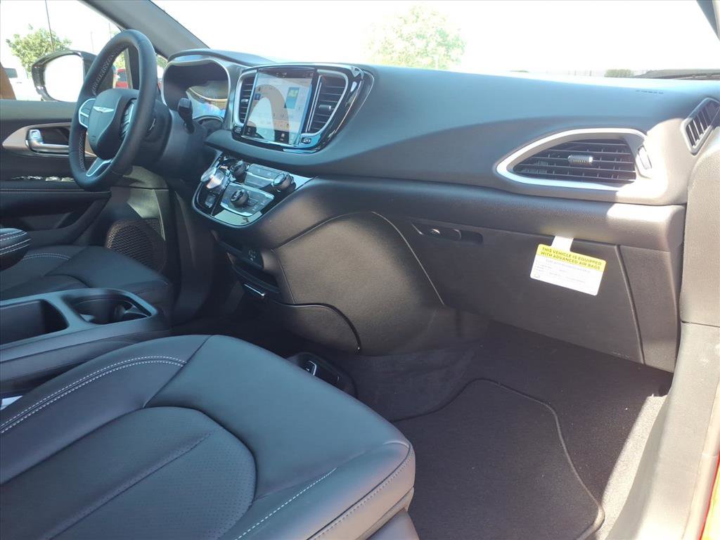 New 2026 Chrysler Voyager LX image 6