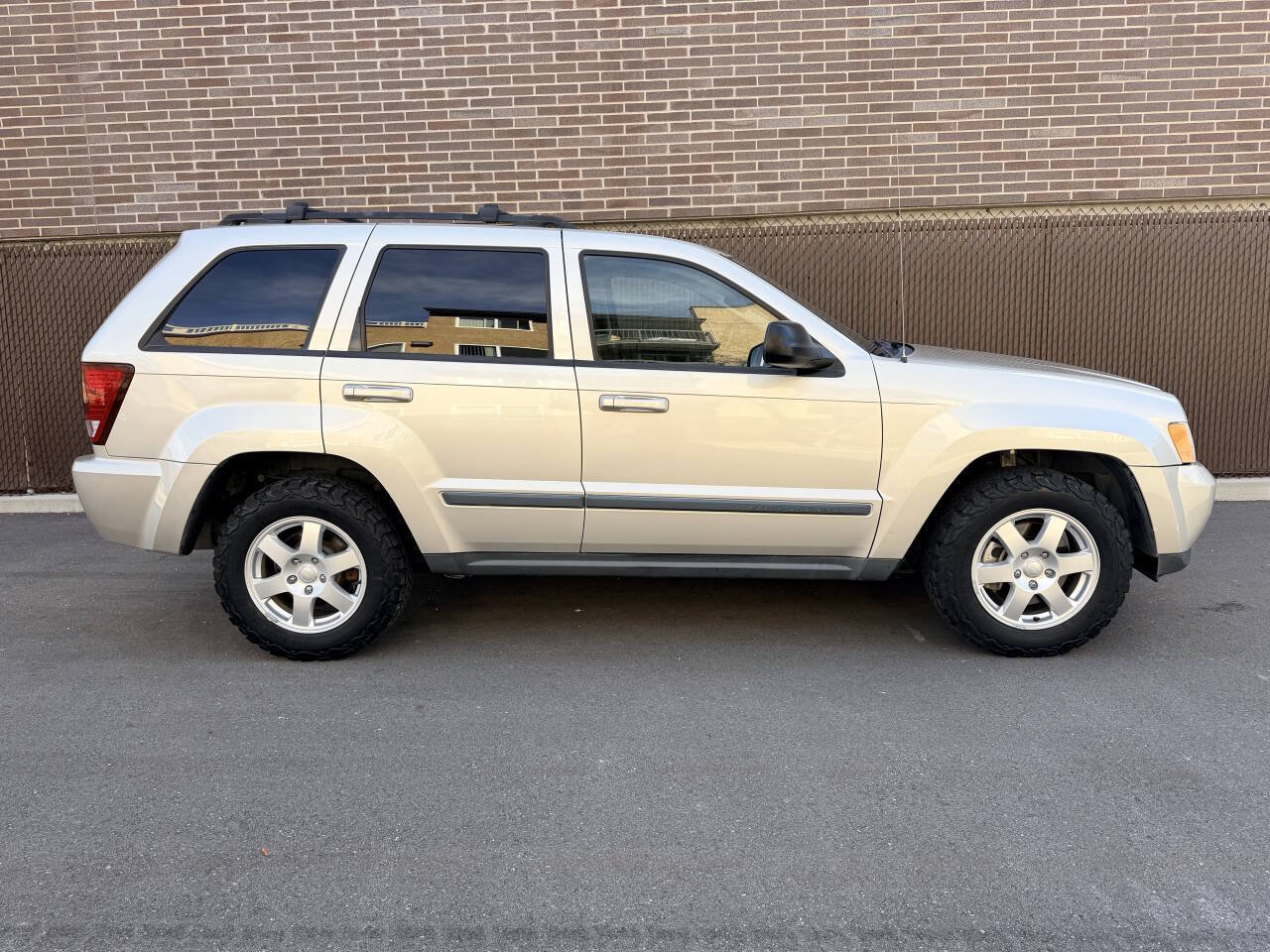 Used 2009 Jeep Grand Cherokee Laredo AWD/4WD image 7