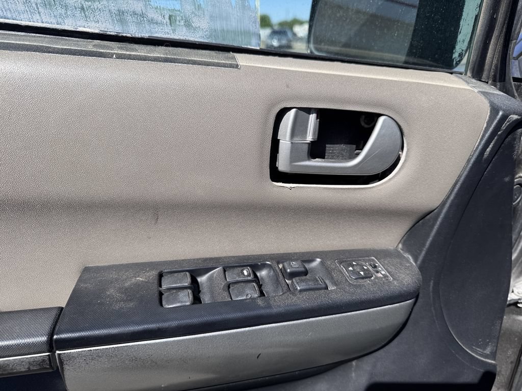 Used 2004 Mitsubishi Endeavor LS AWD/4WD image 11