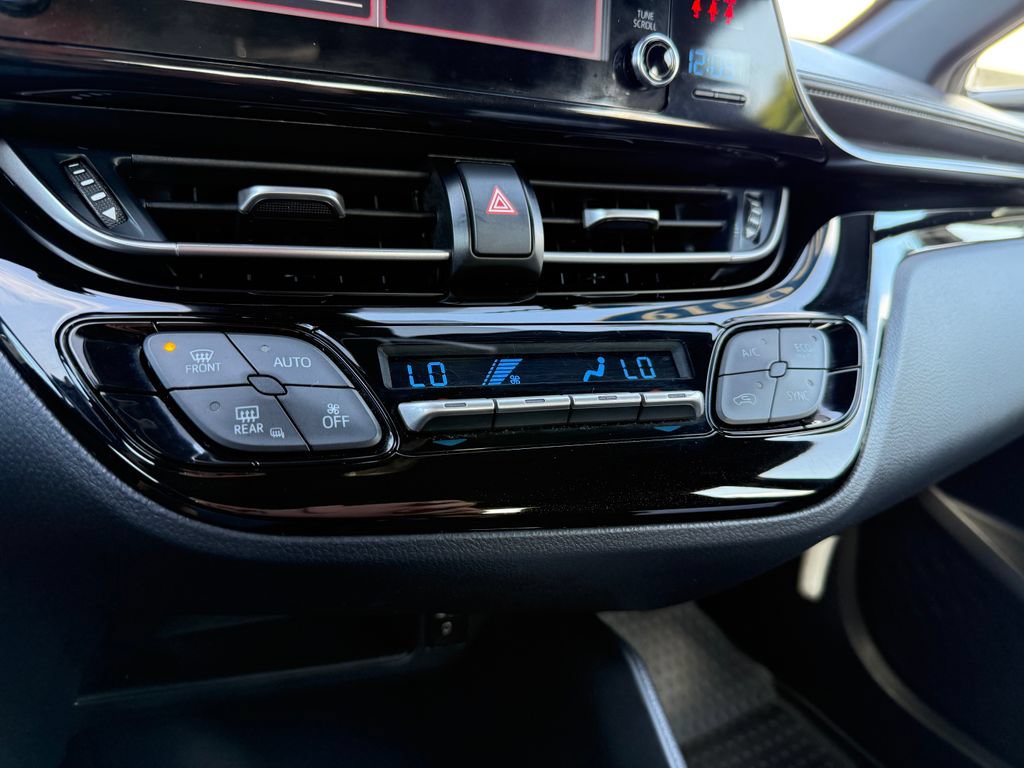 Used 2019 Toyota C-HR LE FWD image 28