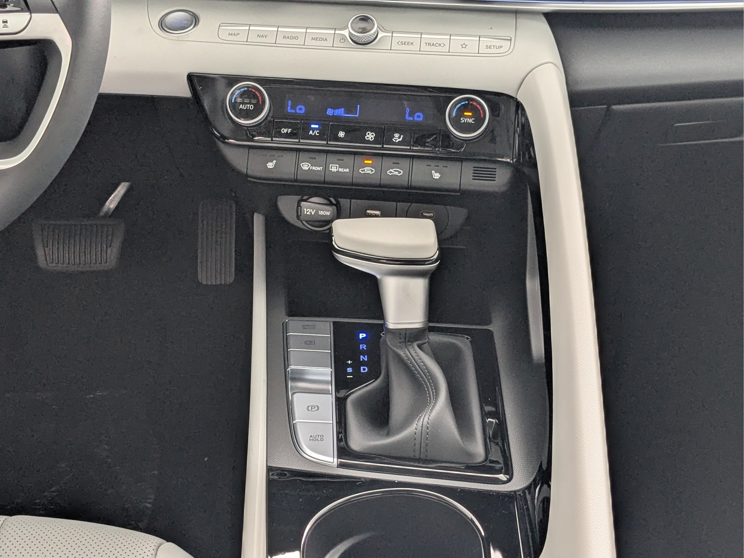New 2026 Hyundai Elantra Limited FWD image 22