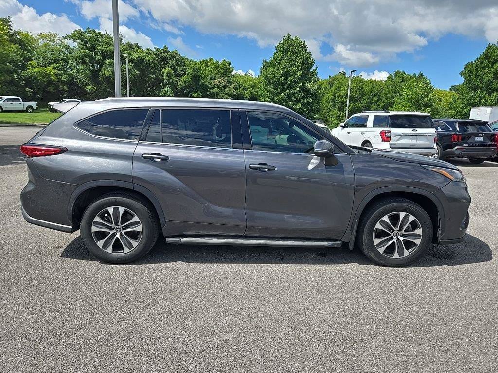Used 2022 Toyota Highlander XLE FWD image 8