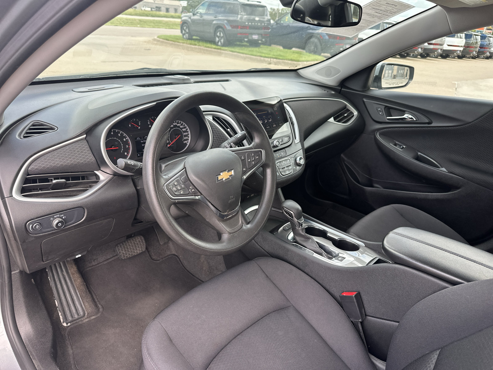 Used 2024 Chevrolet Malibu LT FWD image 2
