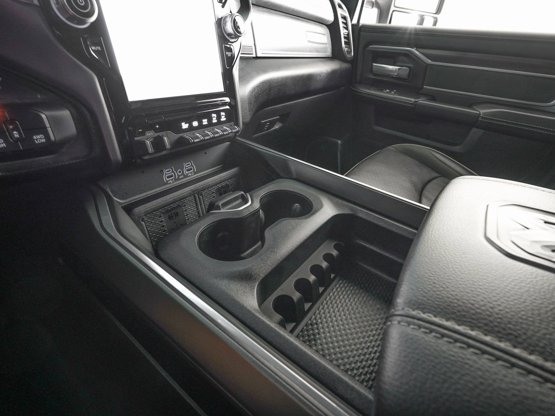 Used 2025 RAM 3500 Laramie w/ Sport Appearance Package image 21