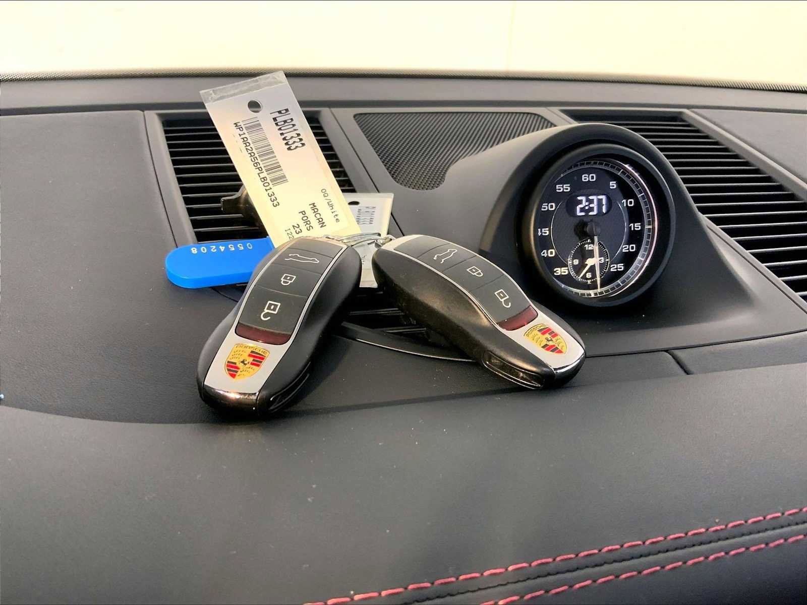 Certified 2023 Porsche Macan Turbo image 21