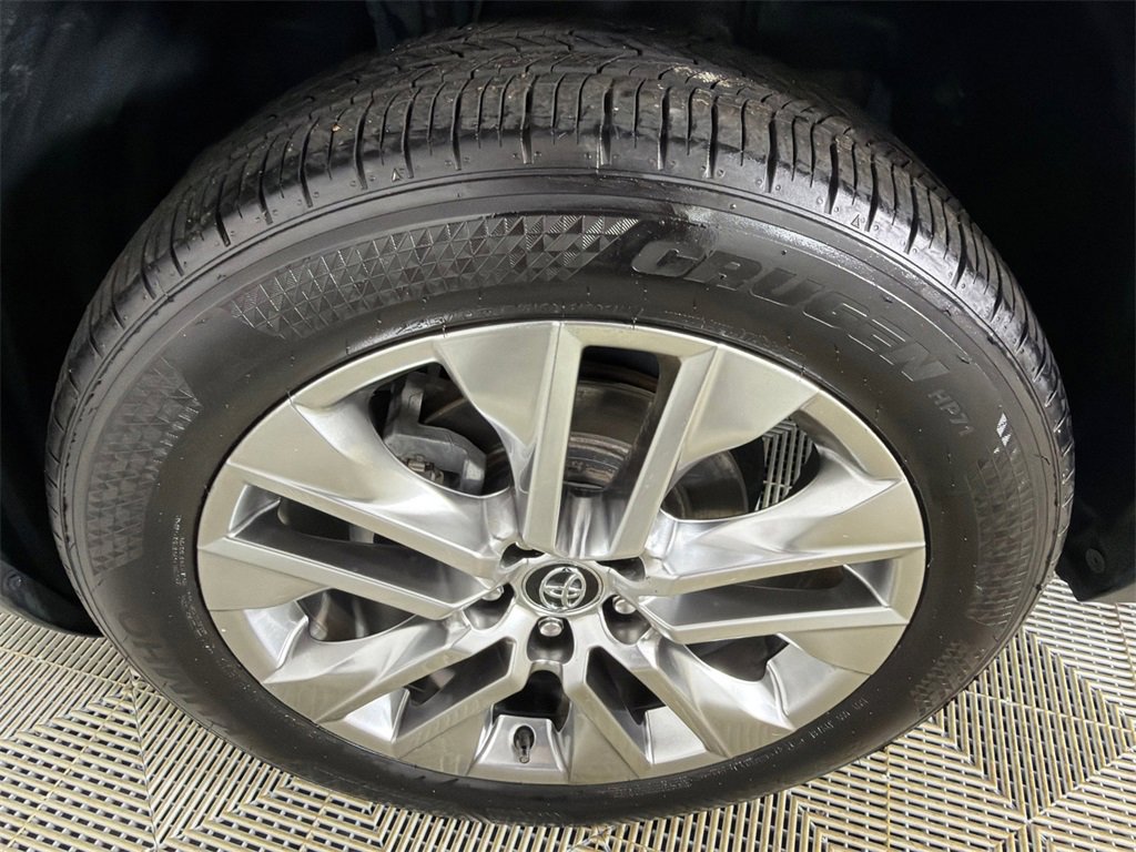 Used 2020 Toyota RAV4 XLE Premium image 12